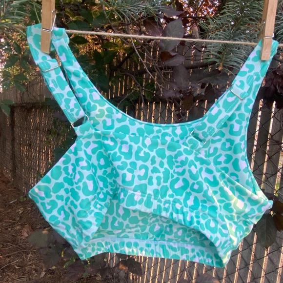 💚 Mint Leopard Print Swim Bikini Top – Size Small – NWT – $18 - Picture 3 of 4